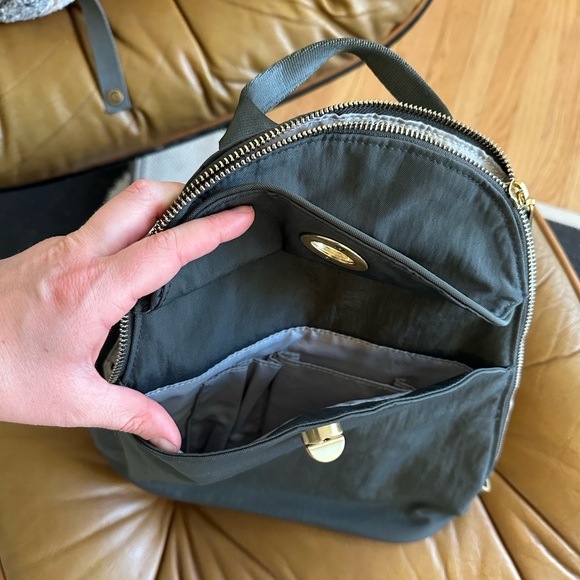 Baggallini medium backpack - Picture 5 of 7